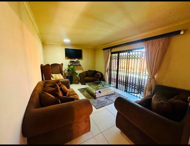 3 BEDROOM HOUSE FOR SALE IN KLOPPERPARK